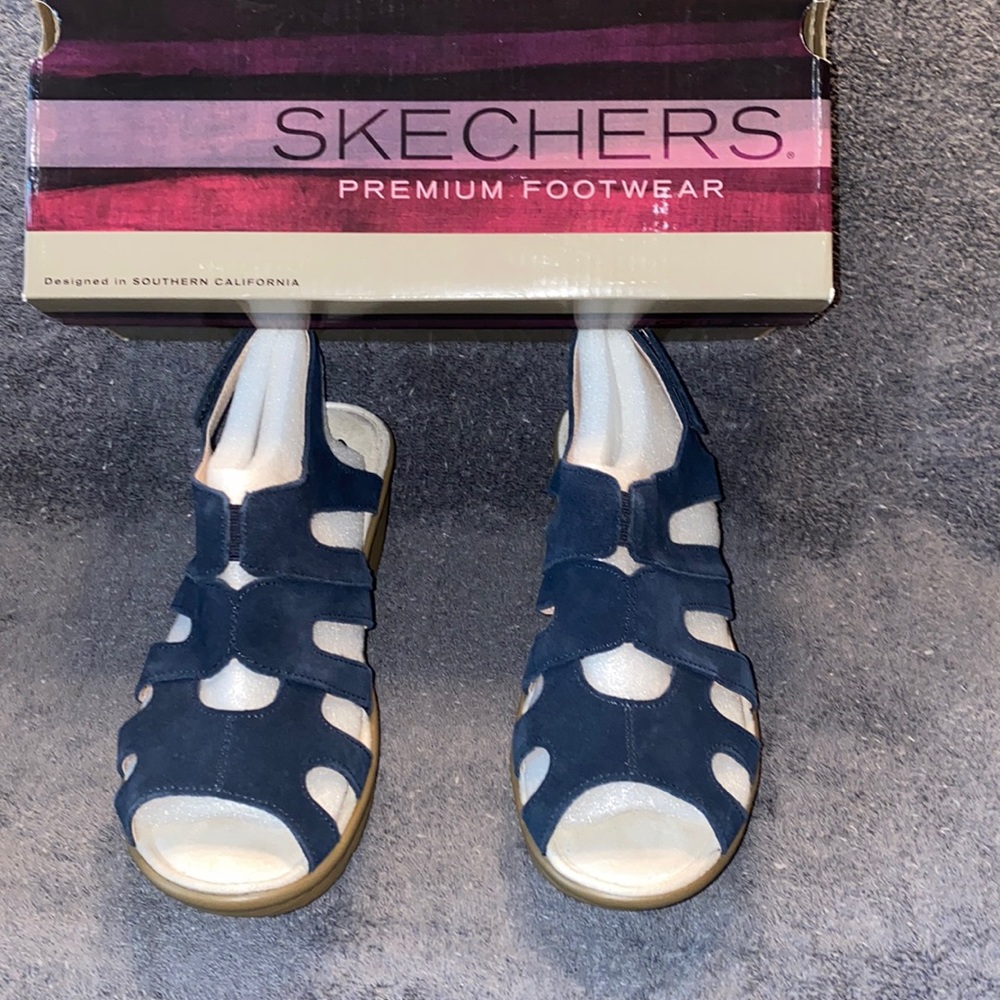 NWOT Ladies Skechers Sandal Never Worn Size 6 W - Picture 2 of 10